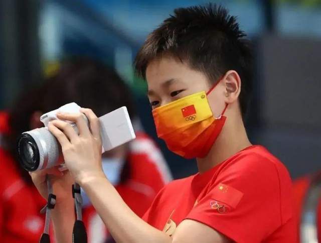 同时，导演不忘感谢电影主创团队其他成员的支持，她向观众分享到，电影中许多说着潮汕话的群众演员都是热爱表演的普通人，非常感谢他们的热情和帮助